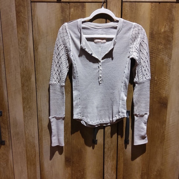 NWT FREE PEOPLE TWISTED CABLE KNIT THERMAL HENLEY - Picture 4 of 9